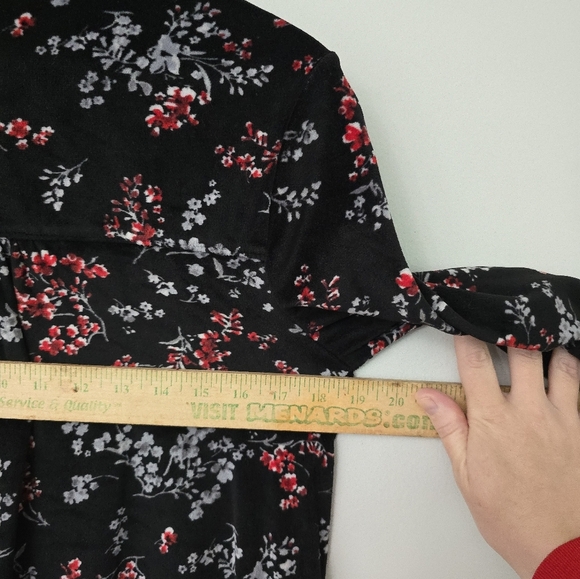 WOMENS NIGHTGOWN SIZE MEDIUM (8-10) LONG FLEECE WINTER BLACK FLORAL ARIA HOLIDAY - Picture 6 of 10